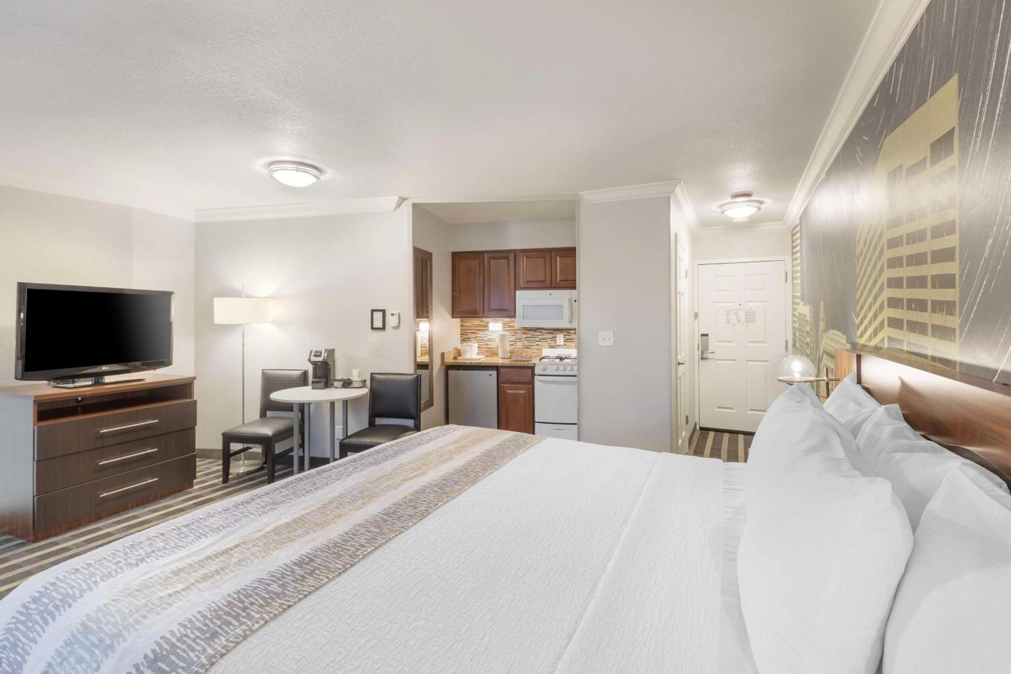 Best Western Plus Milwaukee West מראה חיצוני תמונה
