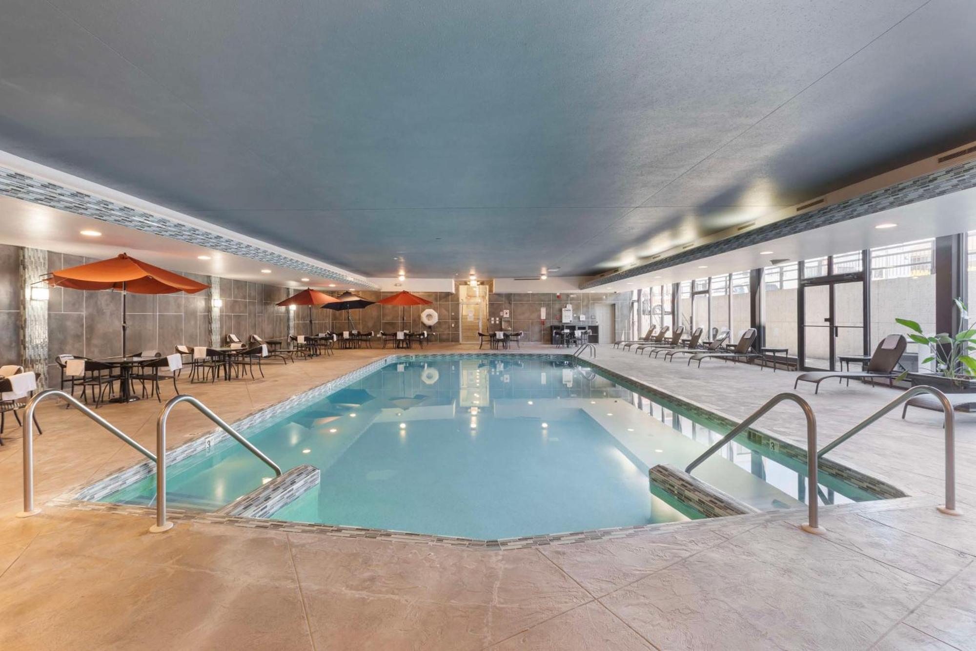Best Western Plus Milwaukee West מראה חיצוני תמונה