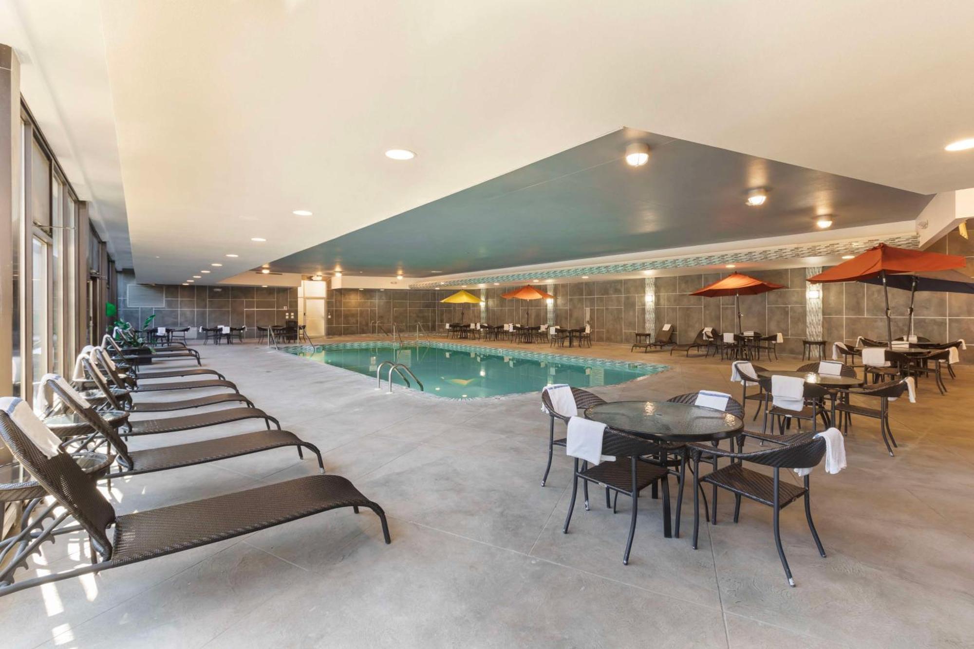 Best Western Plus Milwaukee West מראה חיצוני תמונה
